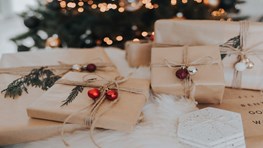 ISIC's six gift ideas that are easy to implement on a smaller budget. Get inspired for gift shopping!  Find more student life articles at www.isicdanmark.dk/en